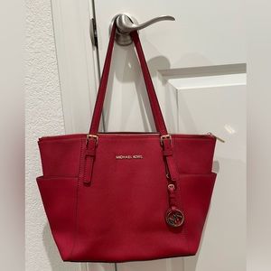 Michael Kors Jet Set East/West Zip Tote, Red